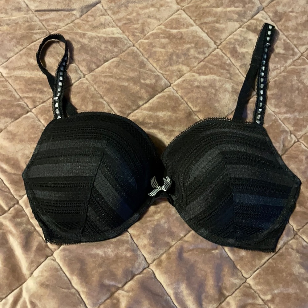 Victoria Secret bra size 34dd